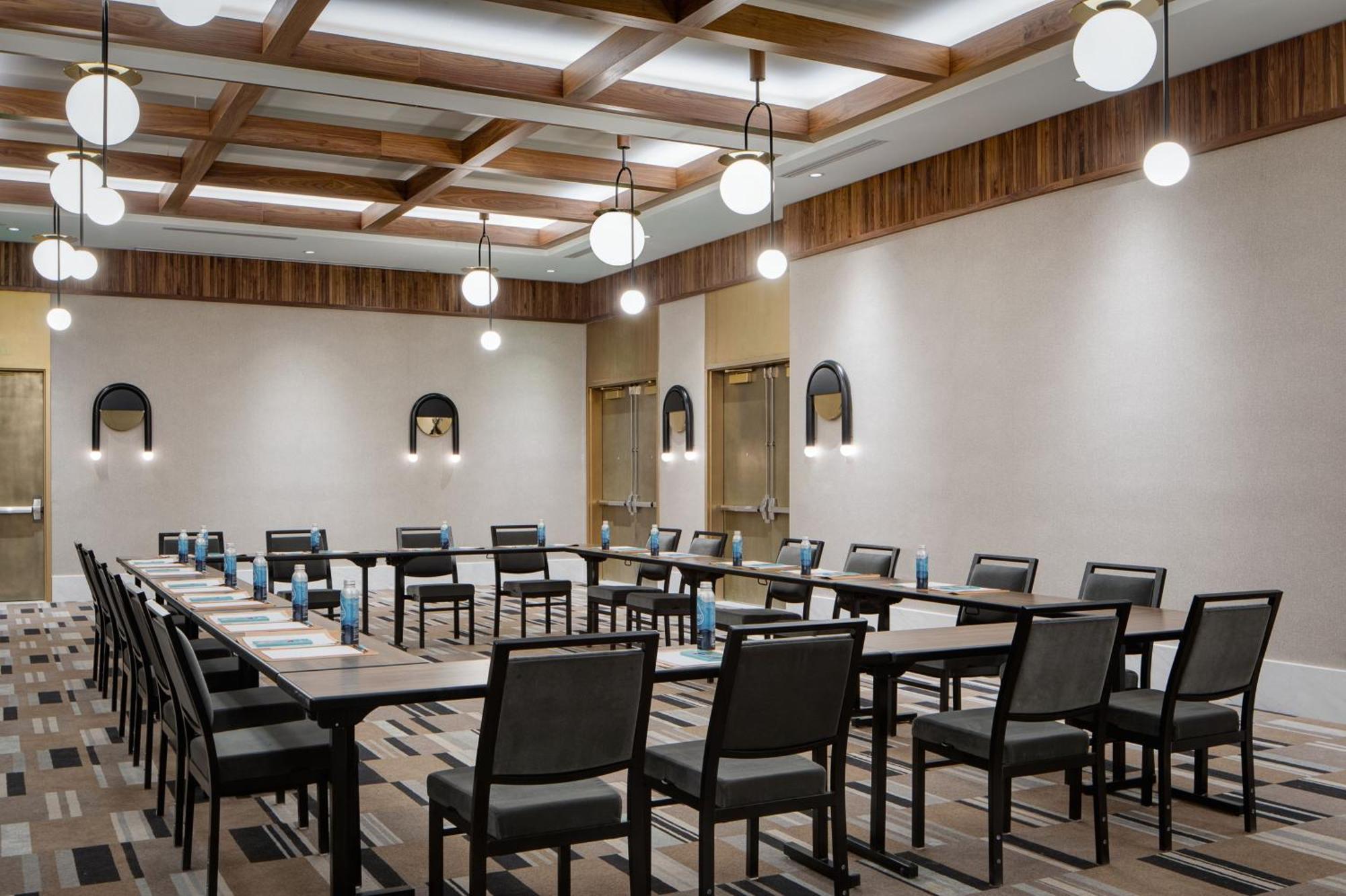 Hotel Le Meridien Salt Downtown
