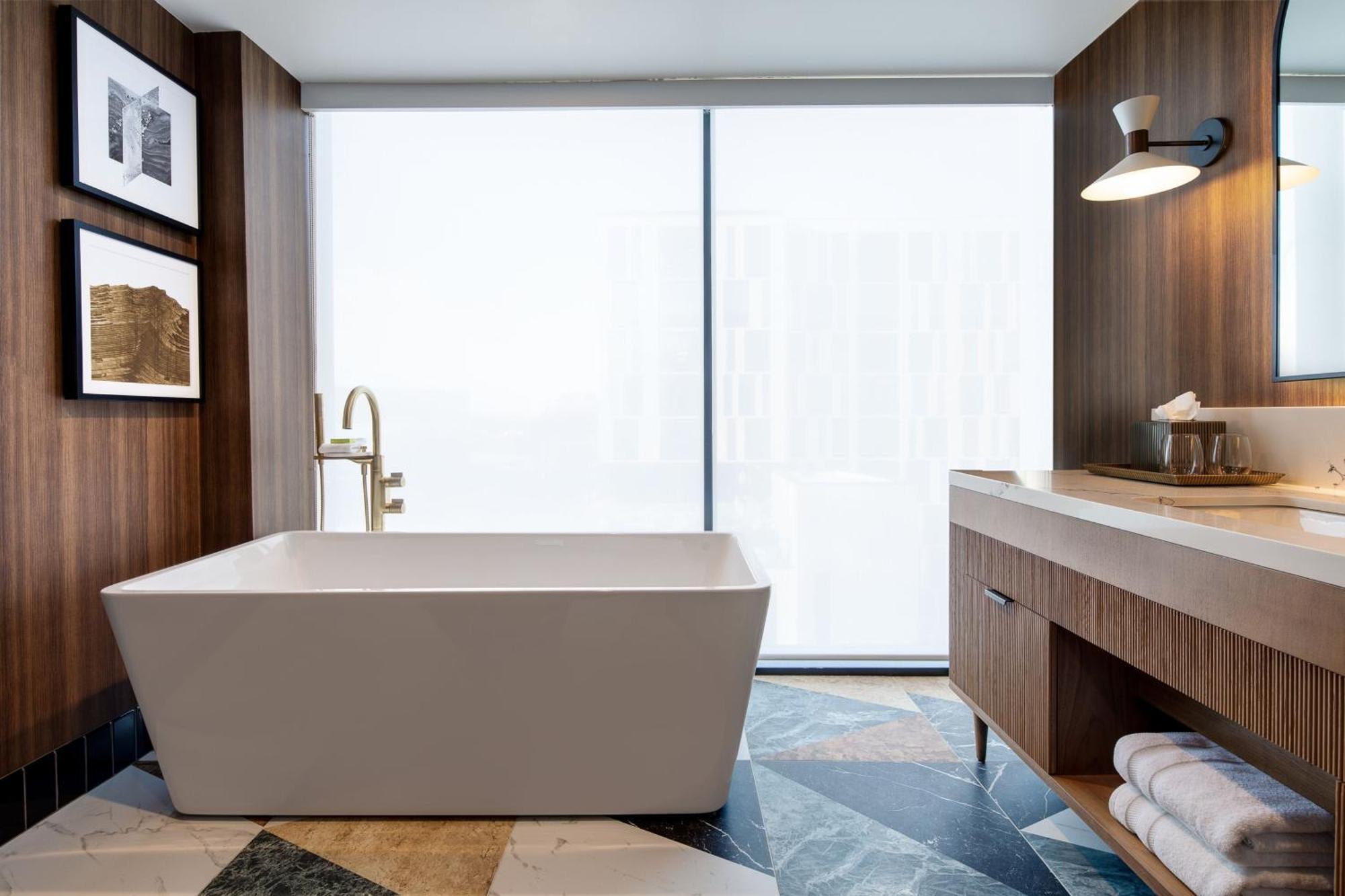 Hotel Le Meridien Salt Downtown
